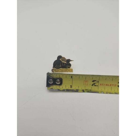 Vtg Canada Lapel Pin Pair of Loons Gold-Tone Souvenir Enamel-Style Collectible - Picture 2 of 3